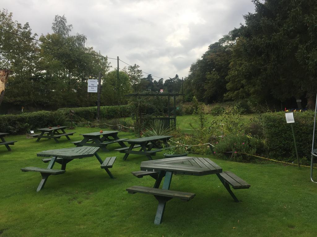 The Winchfield Inn Exterior photo