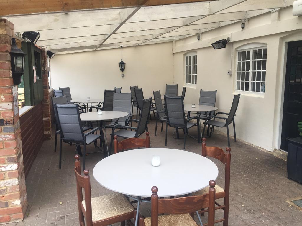 The Winchfield Inn Exterior photo